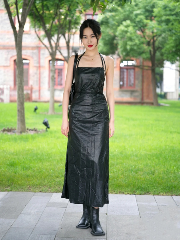 佩服夏天仍在穿“靴子”的女孩，真的挺有魅力