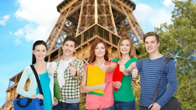 2022高考押题Ⅰ莆田二模“课本&远行”范文《品读经典 走向未来》