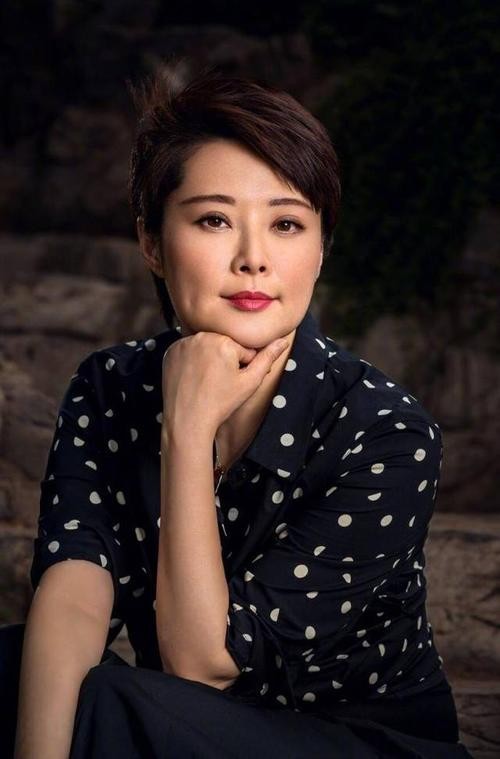 在娱乐圈，像韩红、李琼这样真实的人，寸步难行，也是我们的悲哀