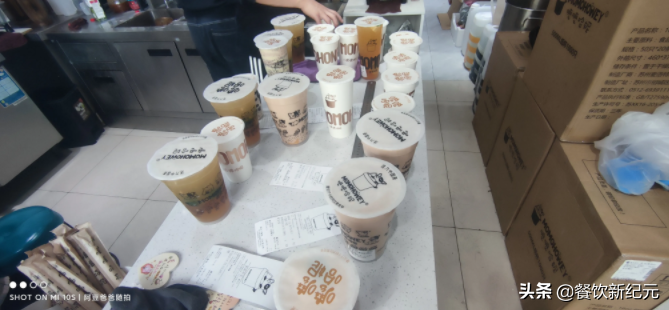 90后女孩辞职开奶茶店，3个月赔了20万：现实远比想象中更骨折