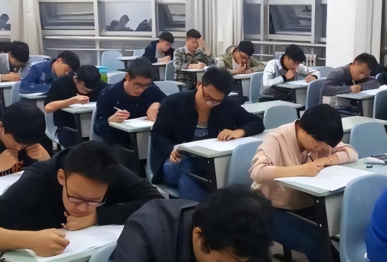 毕业后才明白，民办大学和公立大专差别大，学生家长报考需要谨慎