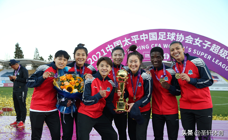 女足3比0翻盘（3-0大胜！夺冠热门又赢了，3分钟连轰2球，中国女足忍不住发文）