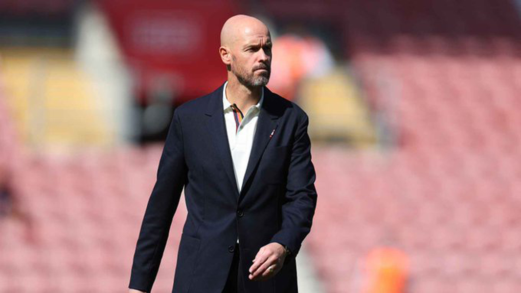 曼联主教练(南安普顿主帅怒斥曼联3下手球不判点球:这都不是手球,我该