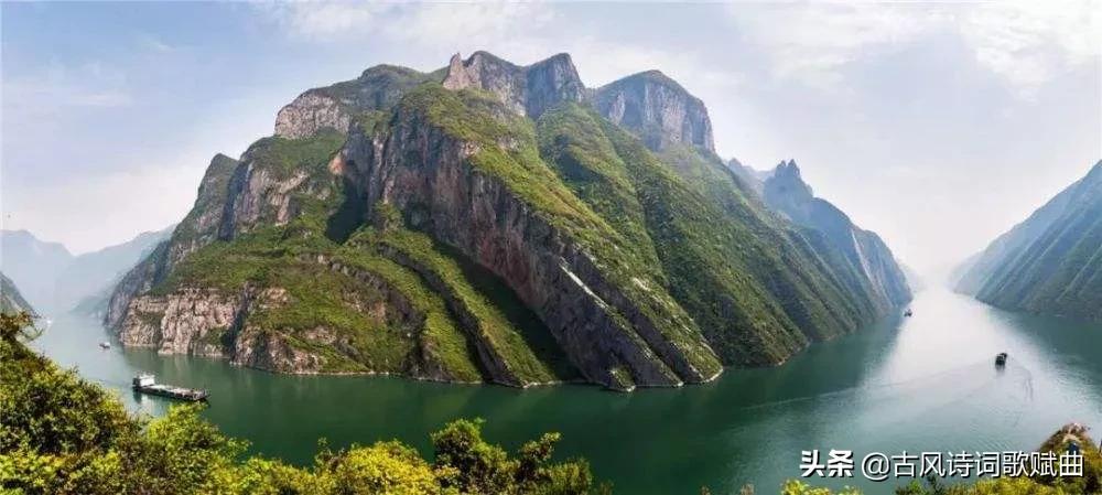 100首描写华夏名山的古诗词，每一首写尽了祖国的大好河山