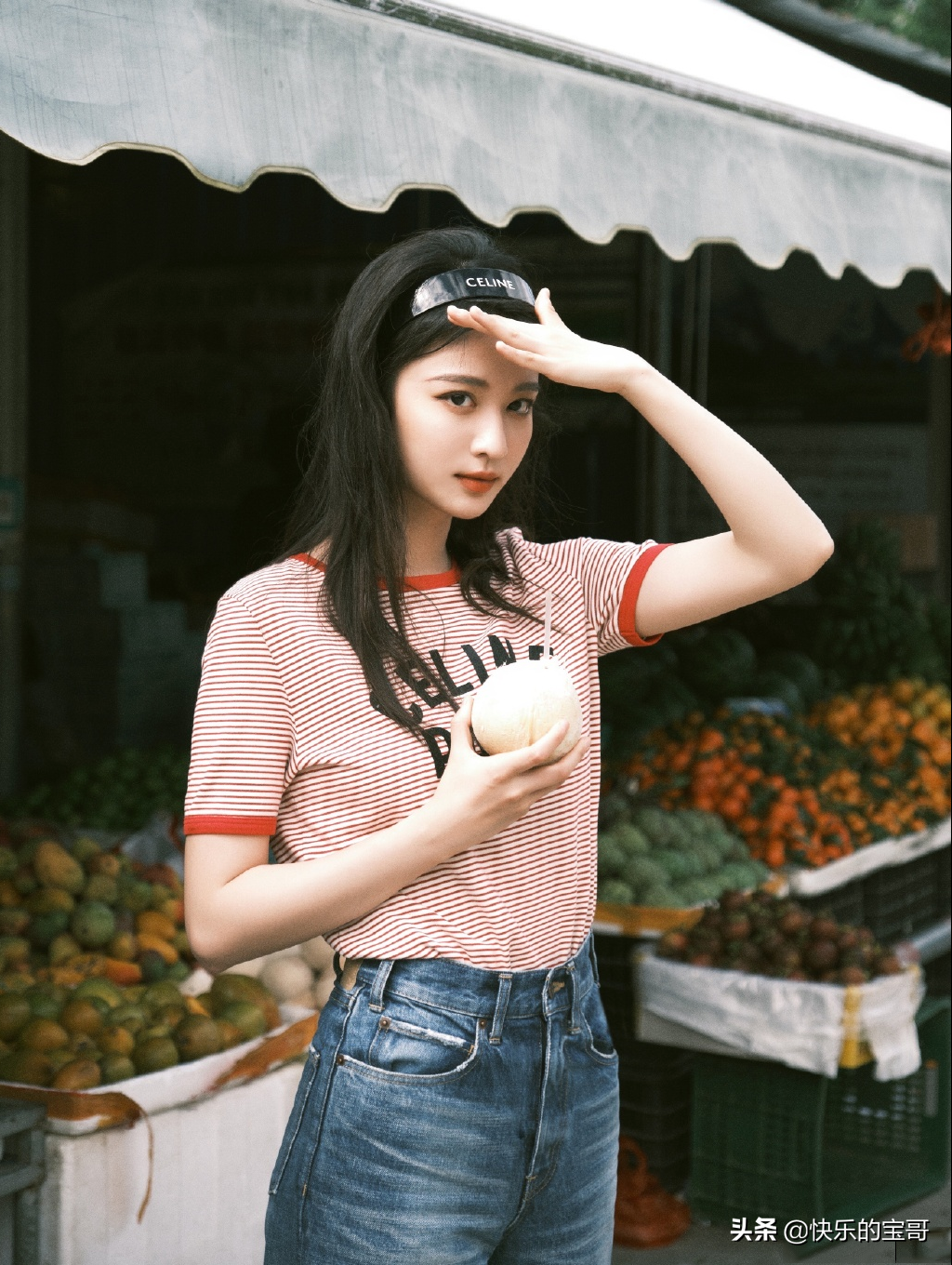 王楚然美图，自然流露的神情，灵动又漂亮，笑起来超甜