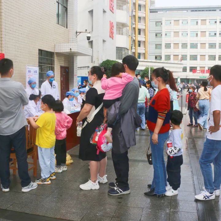 隆回县人民医院组织庆六一、助成长免费义诊活动