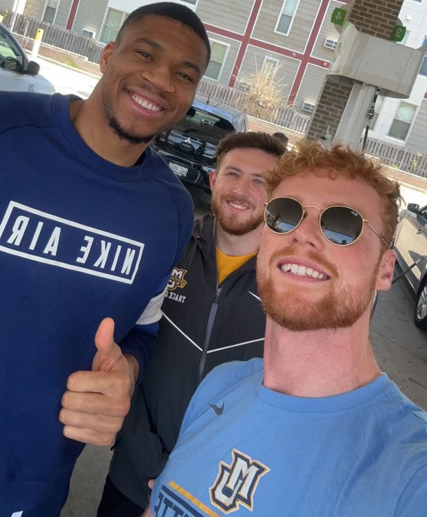 nba哪些寸头帅哥（削发明志！字母哥剃寸头与球迷开心合影，网友：大一号姆总）