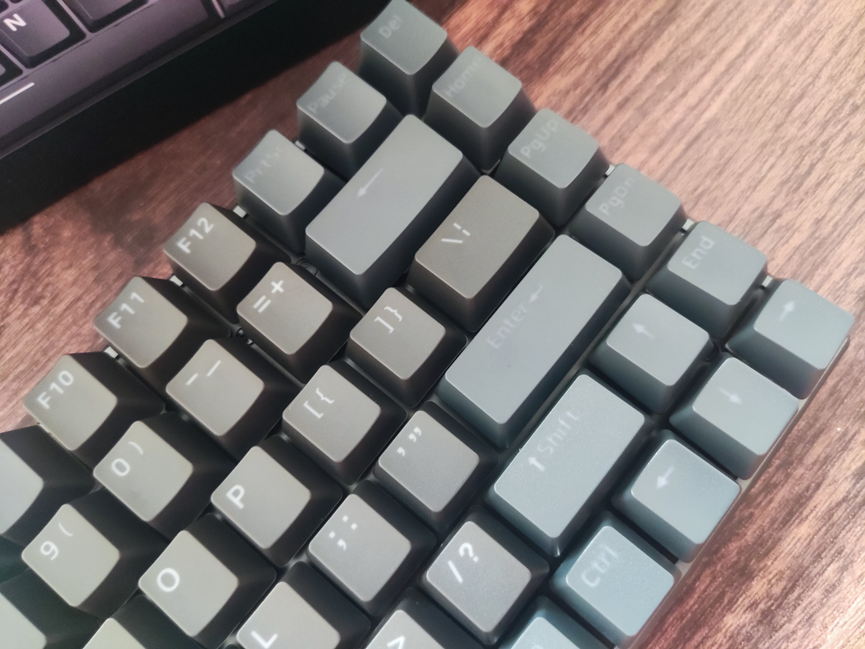 雷柏V700-8A多模无线游戏机械键盘：这才叫全能机械键盘