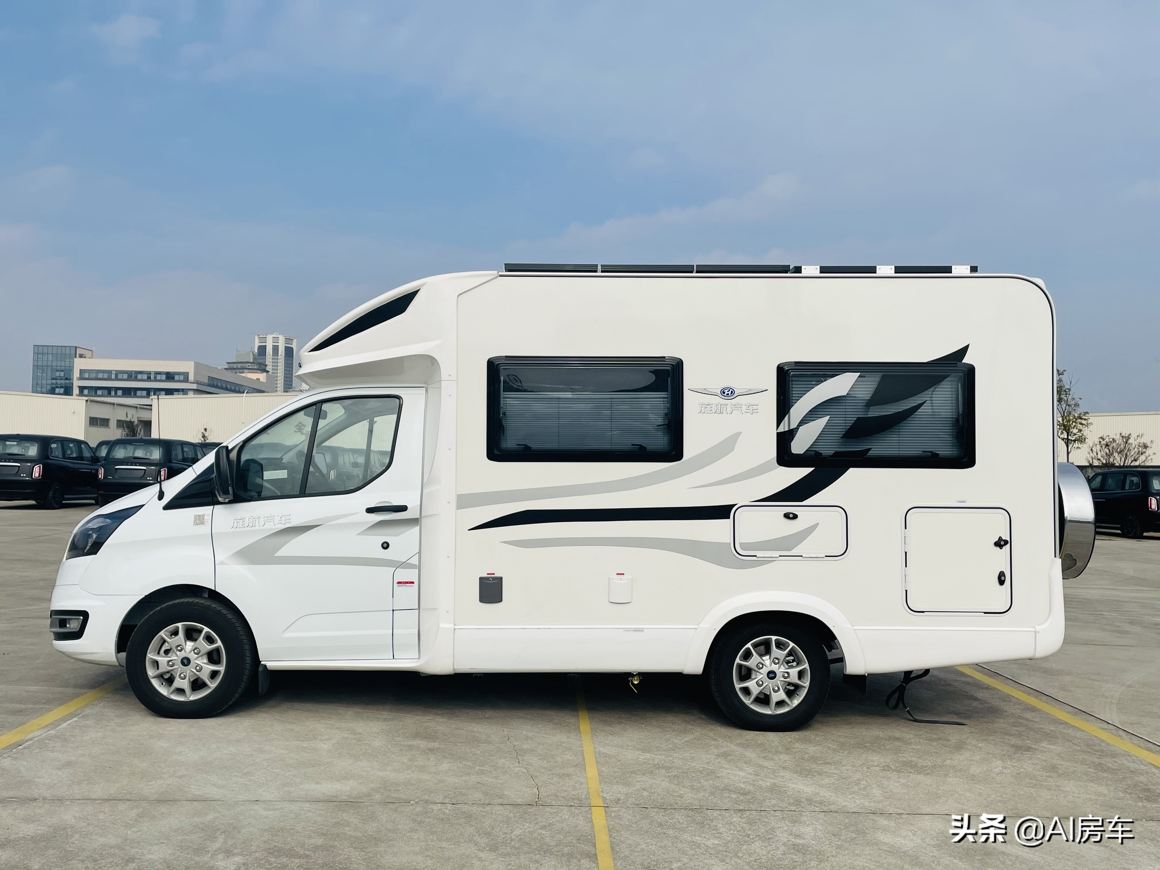 60后代步自驾游开啥车福特20t小房车来啦吃住车里太轻松