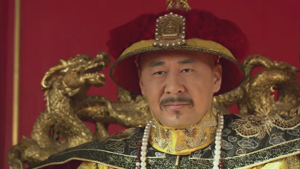 然后看"天花板"级别的《甄嬛》,看他对于"雍正"这个角色的理解,相信不