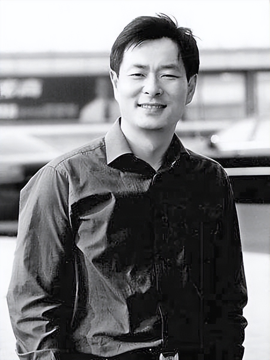 濮存昕“消失”的九年：丧弟又丧父，晚年不再演戏，只想照顾母亲