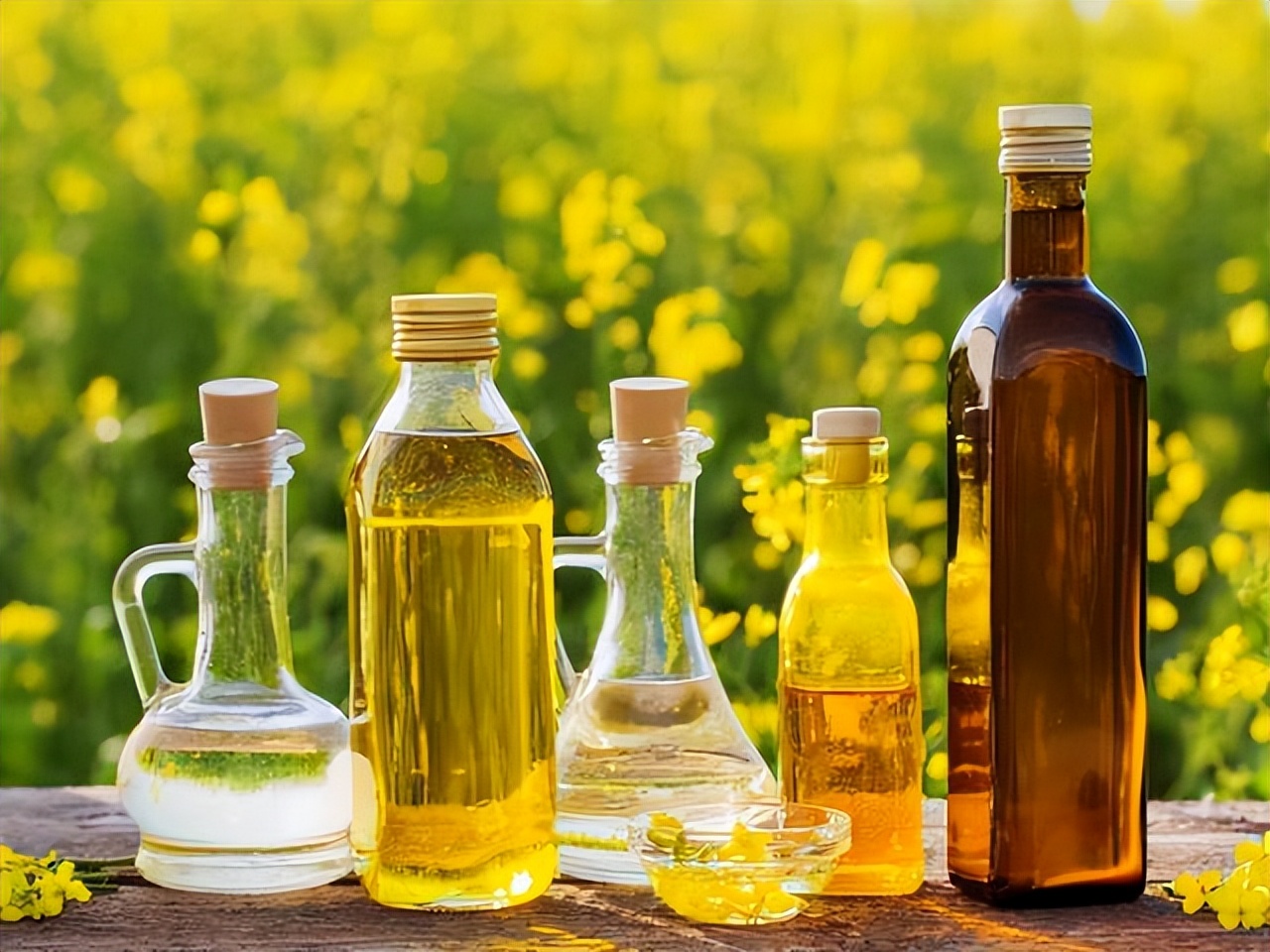 花生油 菜籽油 玉米油 哪种油更健康 注意 这3种油尽量少吃 天天看点