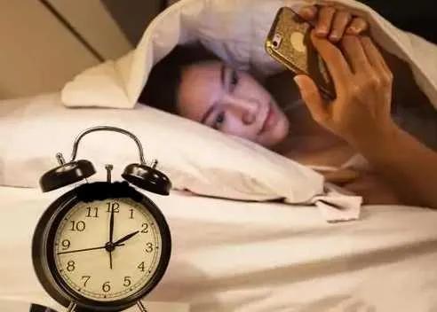 夜深了，你睡了吗，我在想你；爱上你才知道，什么叫想念