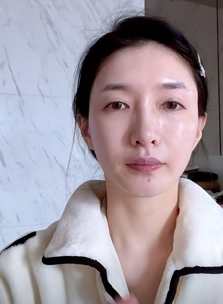 36岁江疏影的近况告诉我们:哪有什么仙女,离开妆容都是普通人