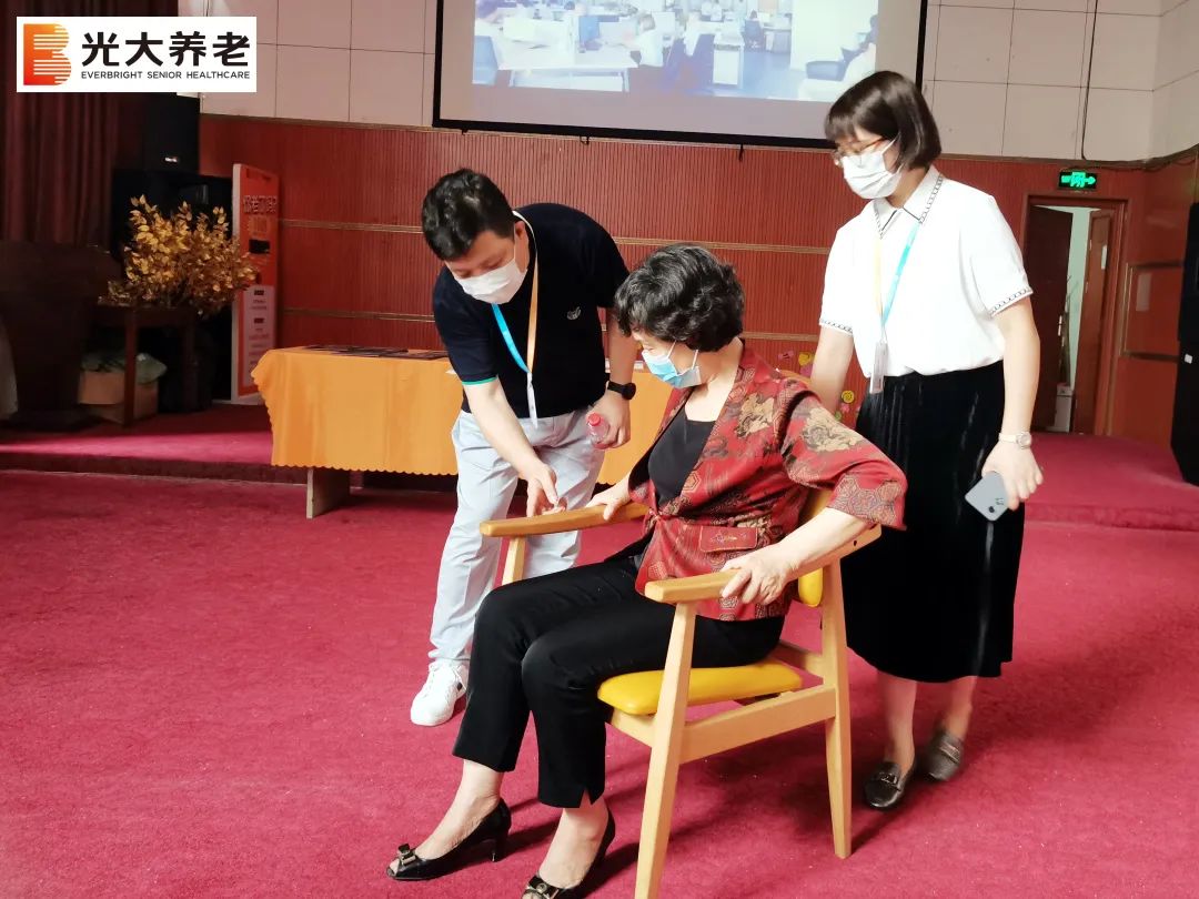 渝北区政协主席邓孝明等一行莅临伟德国际1946bv官网渝北养老院走访