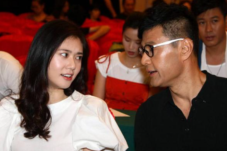 演员于荣光:饭他做,钱他挣,为何到了63岁,妻子坚持和他离婚