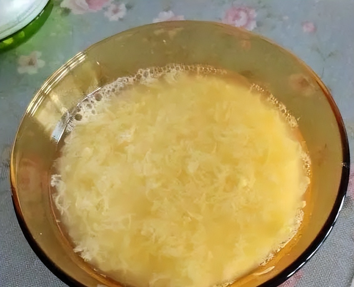 “开水冲鸡蛋”滴香油，坚持喝半年，最后会怎么样？医生揭晓真相