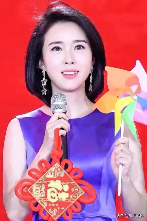 颜丹晨：品貌端庄