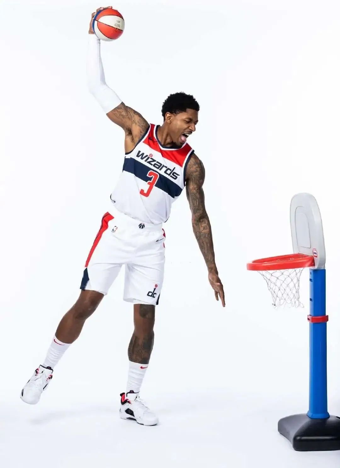 nba球鞋的牌子有哪些（NBA新赛季媒体日球鞋全盘点-眼花缭乱，惊喜不断）