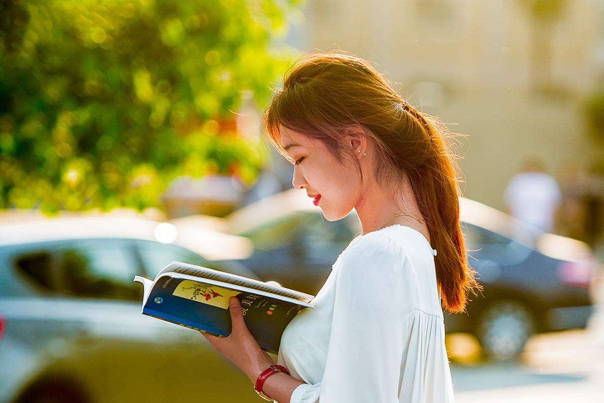 专升本学生，备考清华研究生，深夜学习被室友“怒怼”