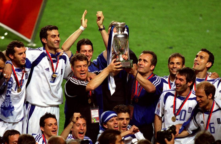 2004年的欧洲杯在哪里举行的(2004年欧洲杯：冷门与颠覆齐飞，青春共激情一色)