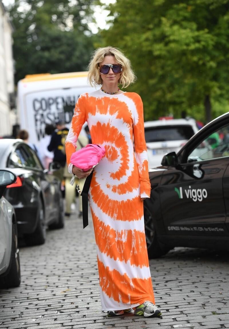 橘色衣服搭配图片(夏天穿点颜色显眼的服装) - 赤虎壹号