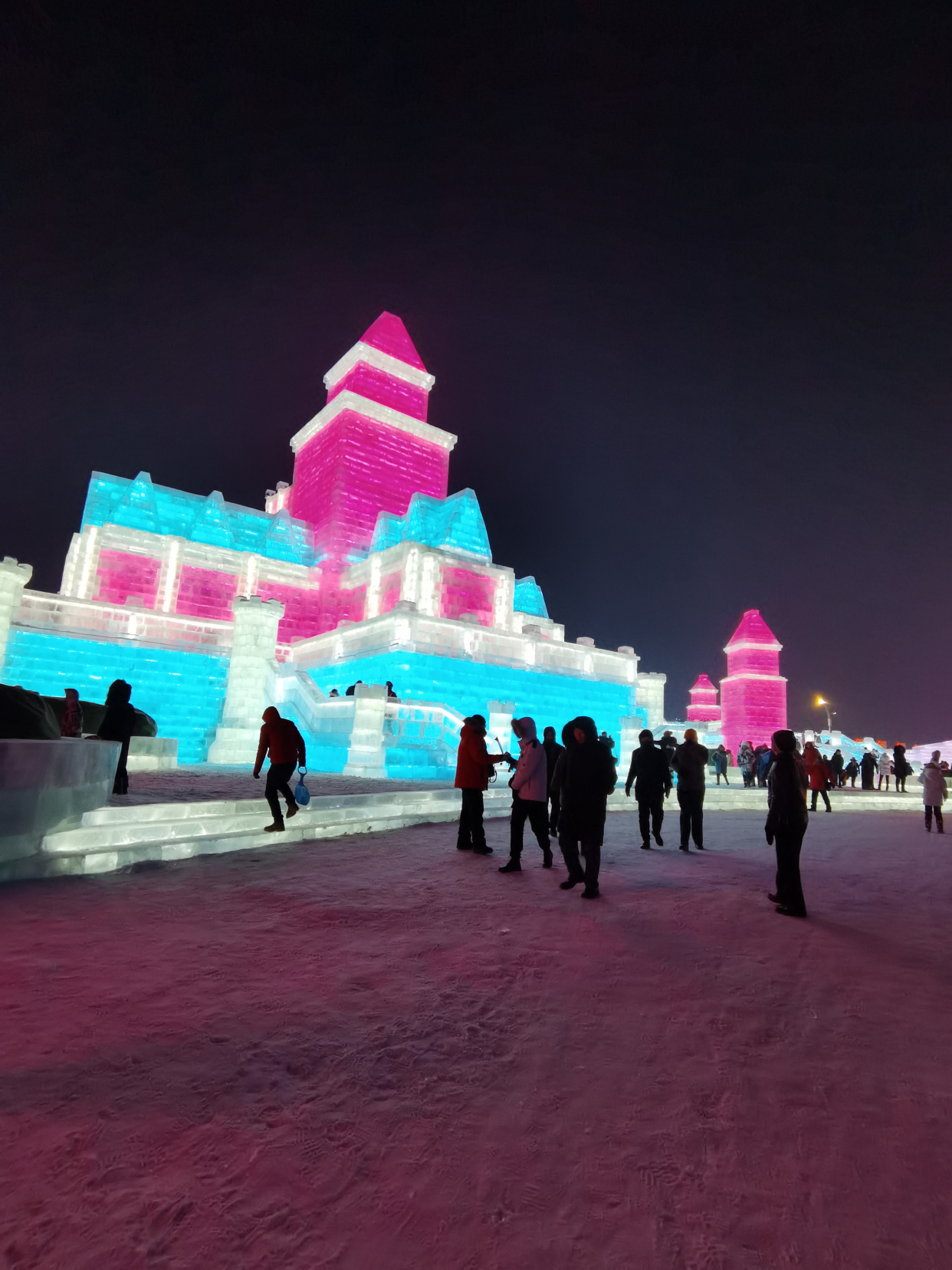 哈尔滨能滑雪吗(冬奥促进冰雪旅游，来哈尔滨看冰雕玩滑雪，过瘾)