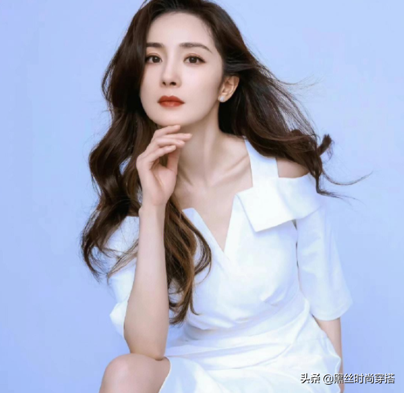 杨幂的确是越活越有知性美，一种成熟女人的魅力．