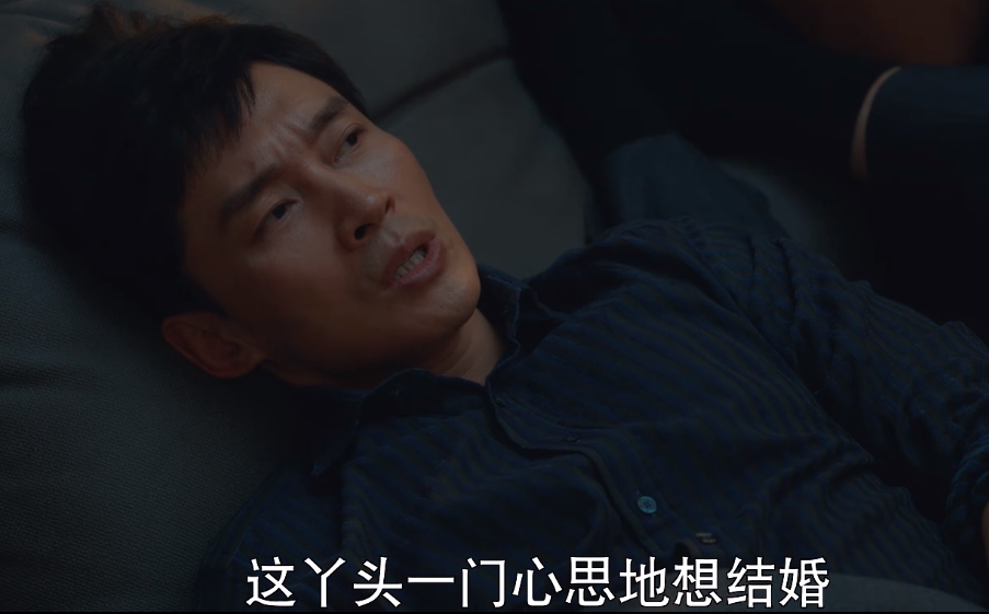 国产剧又见老少恋，靳东新剧男配比女配大20岁，感情戏令人不适