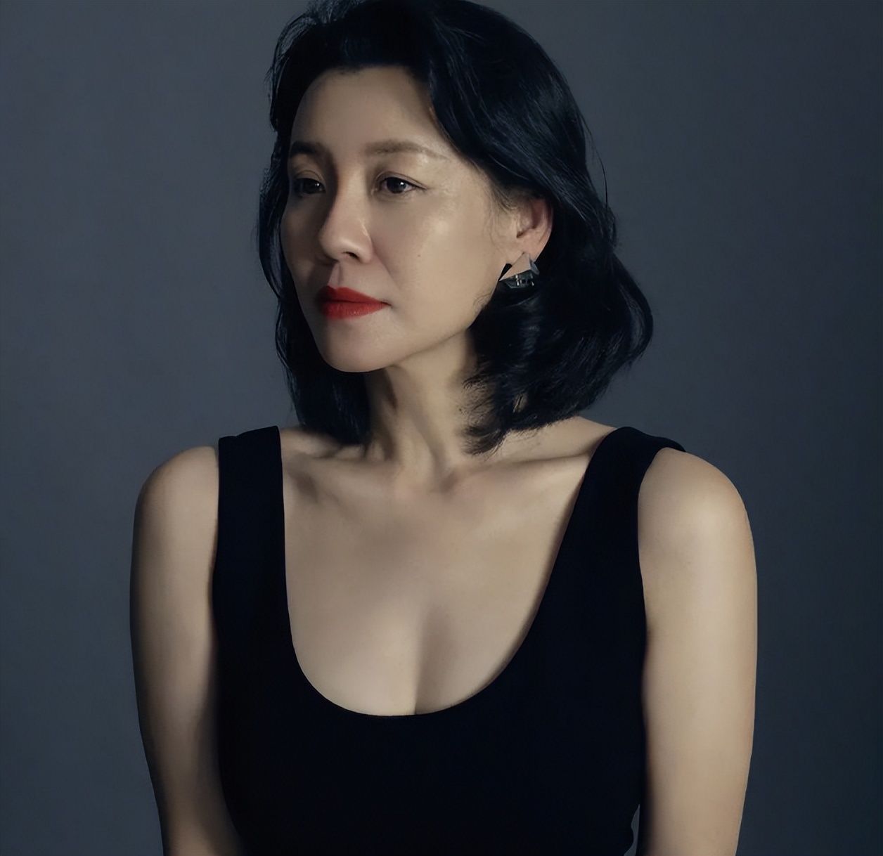 闫妮的“大妈味”、赵丽颖的“土气”，这8位女星，如今判若两人