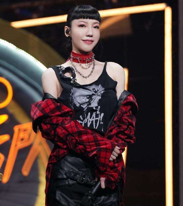 8位过气女明星窘况：卑微求工作，变脸被群嘲，徒留尴尬与心酸