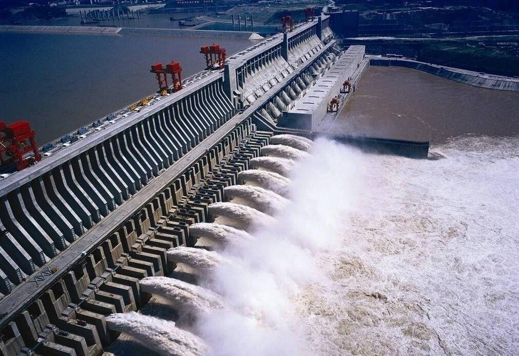 水泥寿命只有50年，时限到了房子会倒塌吗？三峡大坝又怎么办？