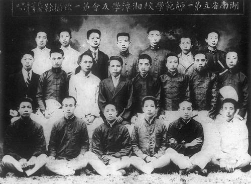 没读过军校的毛主席，为何指挥能力远超蒋介石和麾下的黄埔高材生
