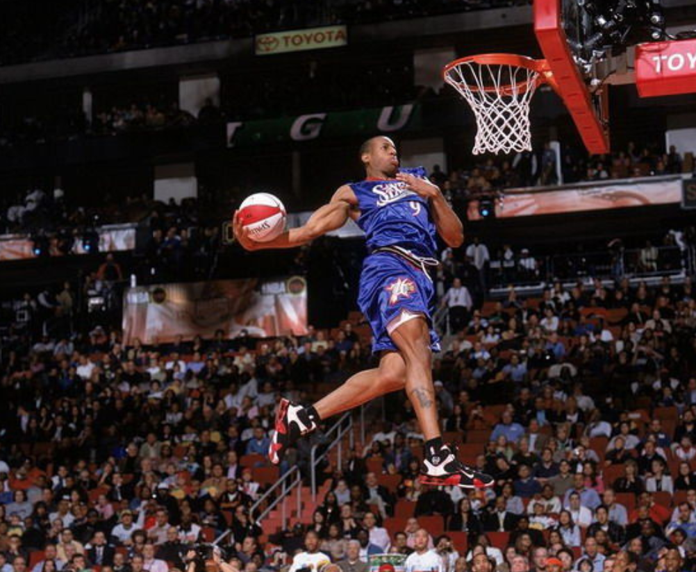 有着小ai之称的伊戈达拉,职业生涯出道于费城76人,而在当时那支76人阵