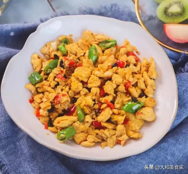 超级好吃的剁椒鸡蛋 做法简单光是看着就觉得好下饭