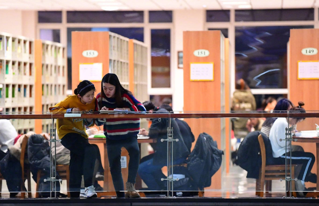 “开考40分钟，我第一面快写满的试卷却被收走了”，吉师大回应