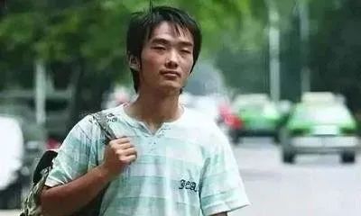 曾经轰动全国、高考故意考0分的少年，后来选择了专升本