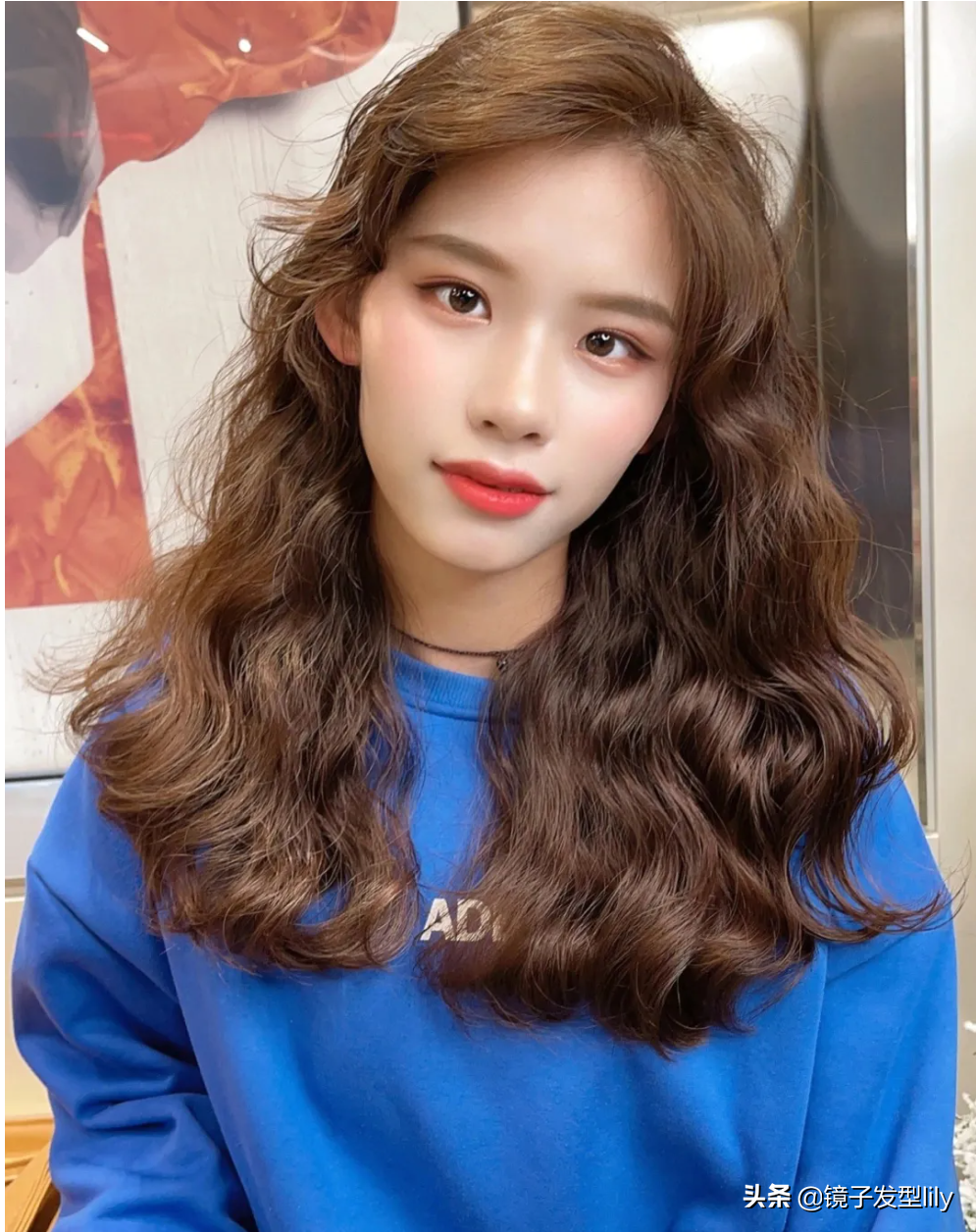 谷爱凌的高光发色很高级,还有洋气卷卷的烫