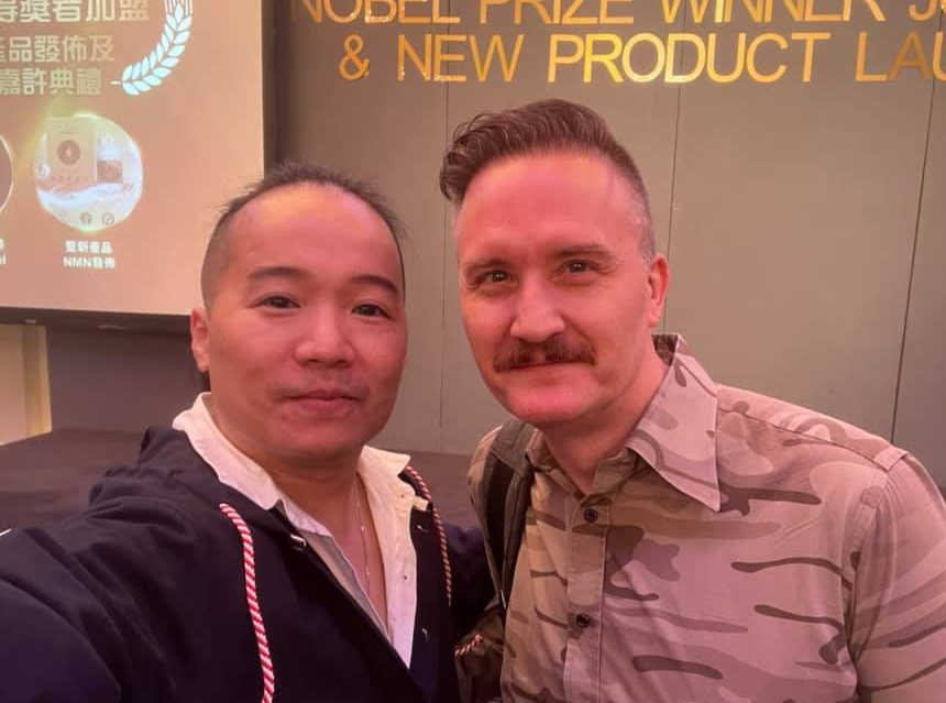 香港艺人梁家荣突发心脏病猝逝年仅38岁，最后发文向网友求助