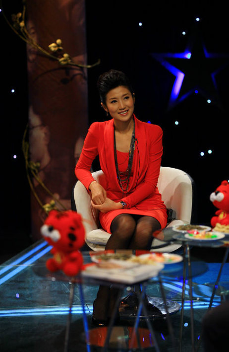 主持人春妮:坚持丁克17年后,因婆婆一举动,41岁当了妈妈