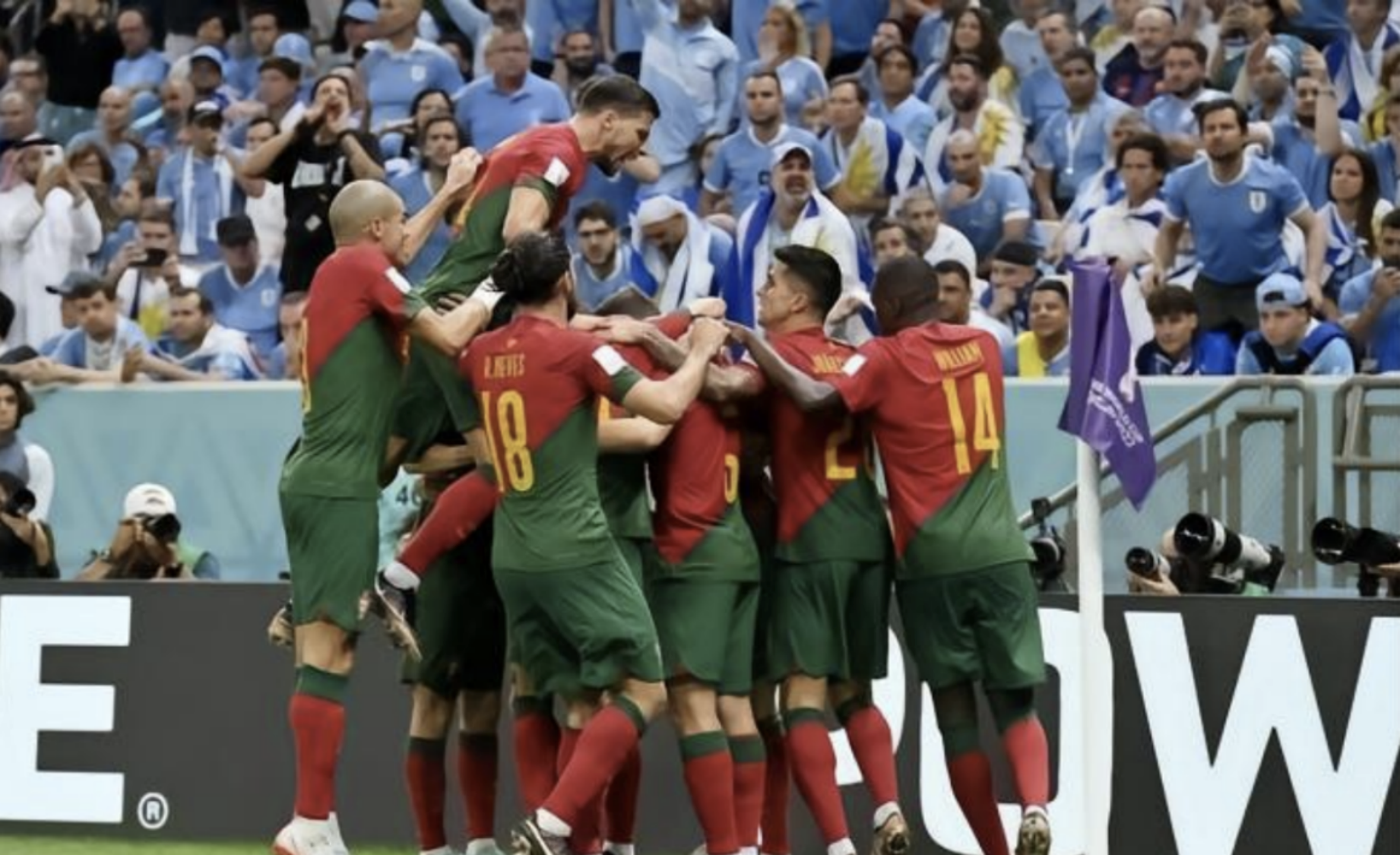 俄罗斯世界杯葡萄牙vs乌拉圭（葡萄牙2-0乌拉圭，C罗憾失世界杯第9球，赛后表示额头碰到了球）