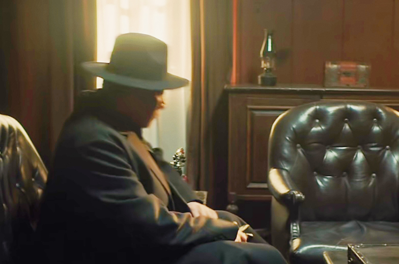 学沈腾？胡军新片被一二星刷屏，海报占C位，戏份只有3个镜头