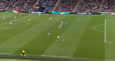 尽一切努力帮助劳塔罗破门（3-0后！阿根廷多人剪球网，34岁巨星2年决赛都进球，梅西做不到）