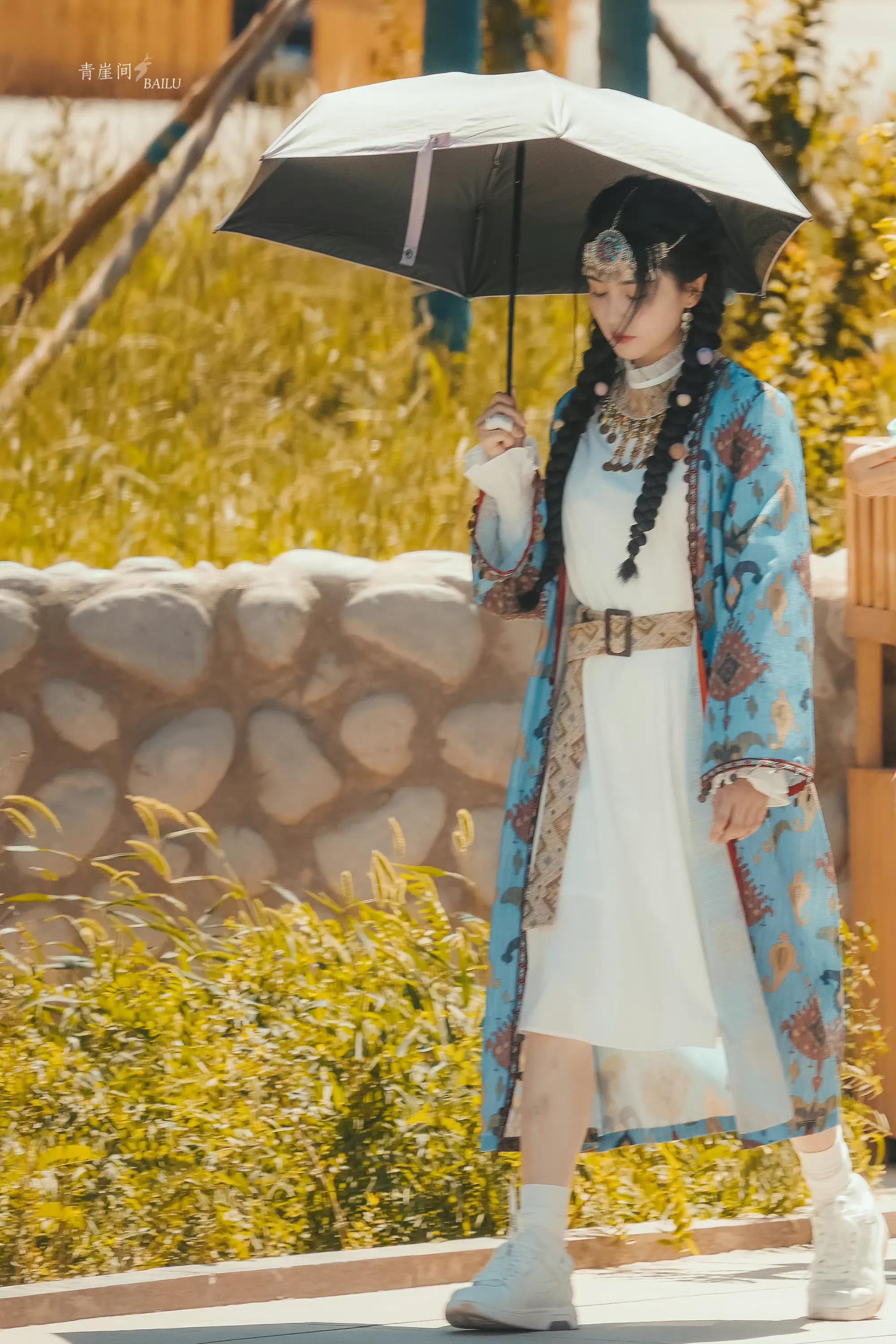 《奔跑吧》直播截图中的白鹿以及跑男新疆收官路透哦