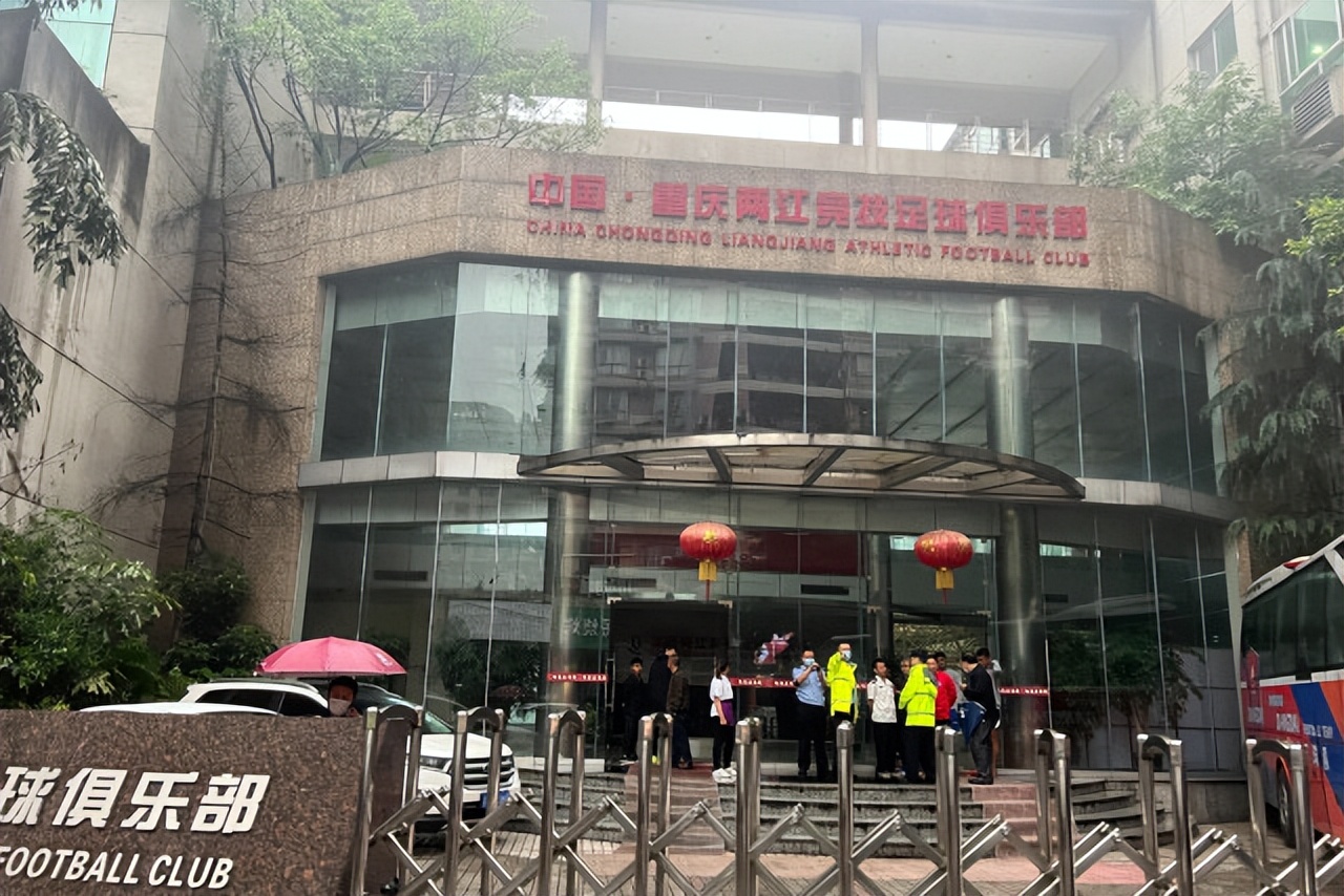 为什么中超没有重庆当代力帆（力帆当年出让球队股权是挣是赔，中超开赛仅剩十天重庆队正式停运）