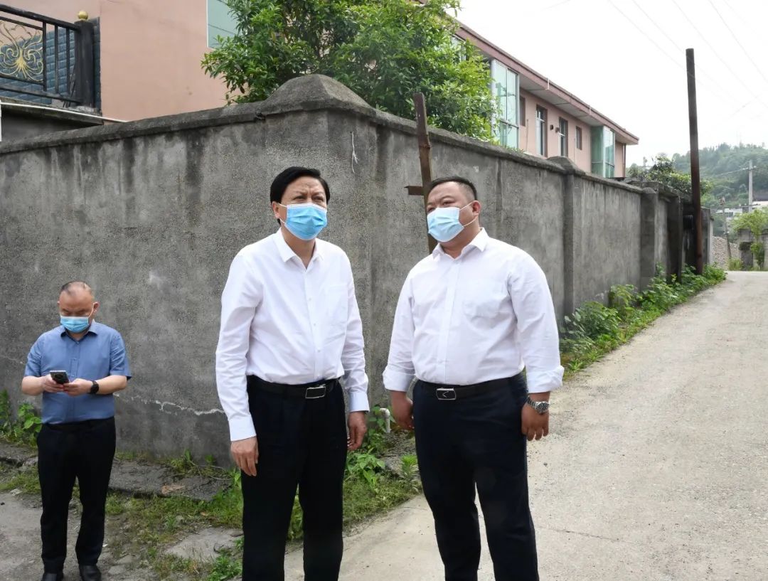 李万千在辰溪督导房屋安全隐患排查工作时要求 依法依规开展排查整治 坚决有效防范事故发生