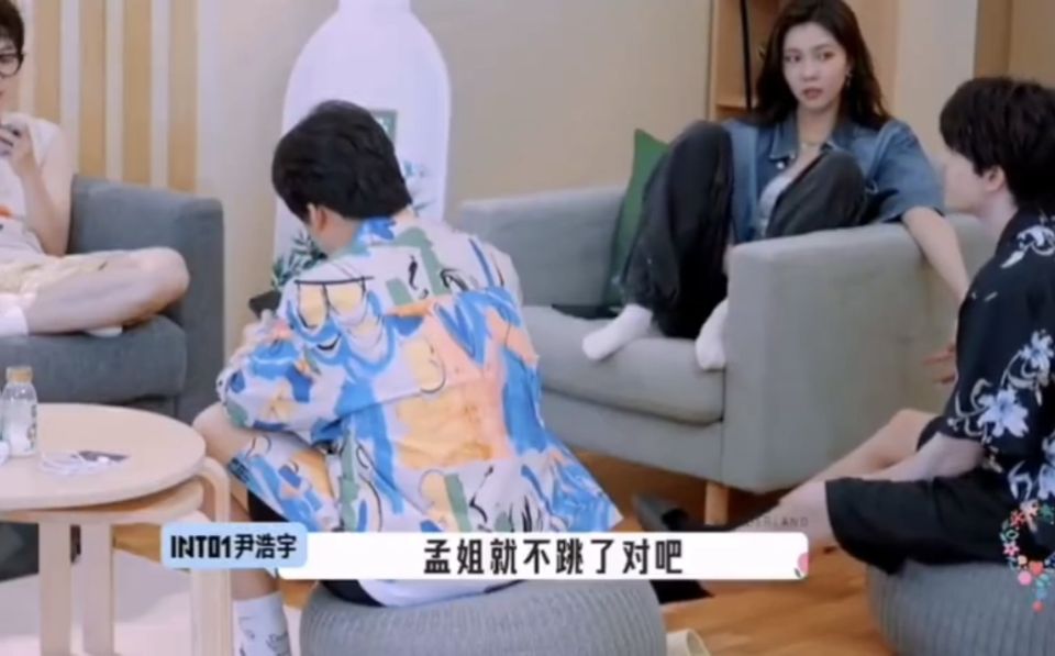 恋与偶像第二季在线观看(不是恋综也有cp磕？笨蛋美女和年下奶狗，尹浩宇孟子义甜疯了？)