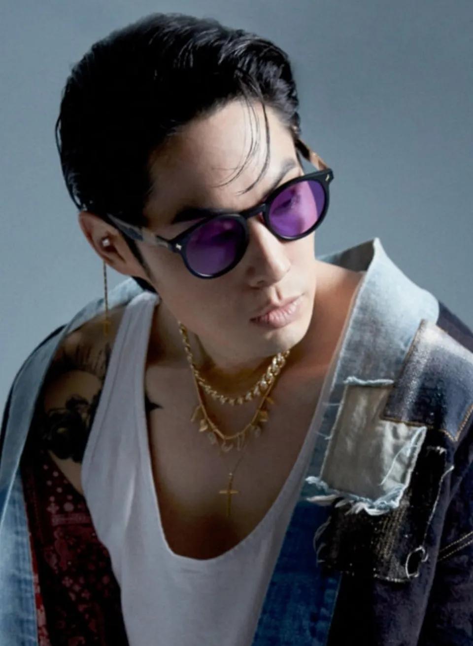 古装丑男？不，现代美男