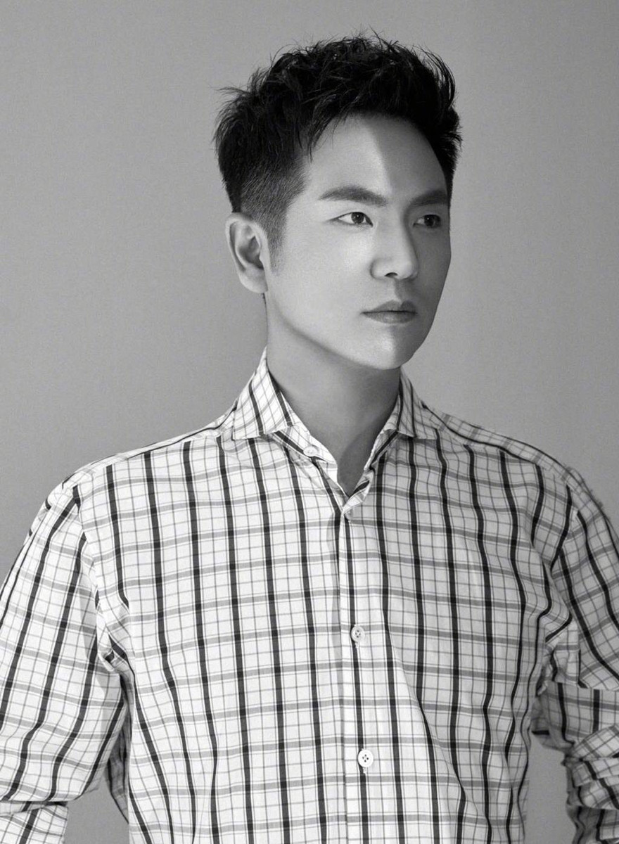 张佳宁明星舅舅是熟悉的他!二人同框拍片似同龄,不像爷俩像情侣