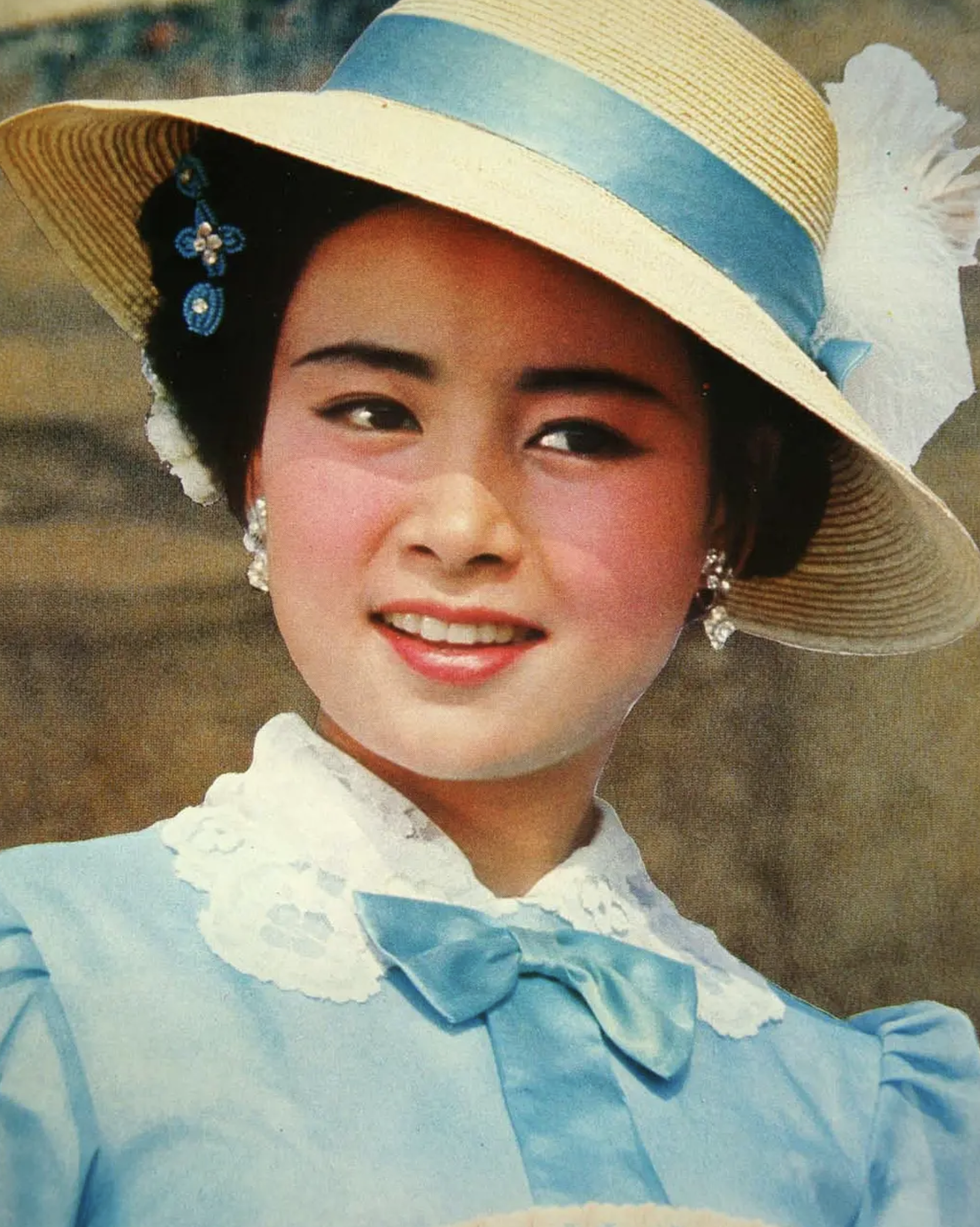 "弃夫出国",单身29年无子女,凭《庐山恋》爆红的张瑜近况如何